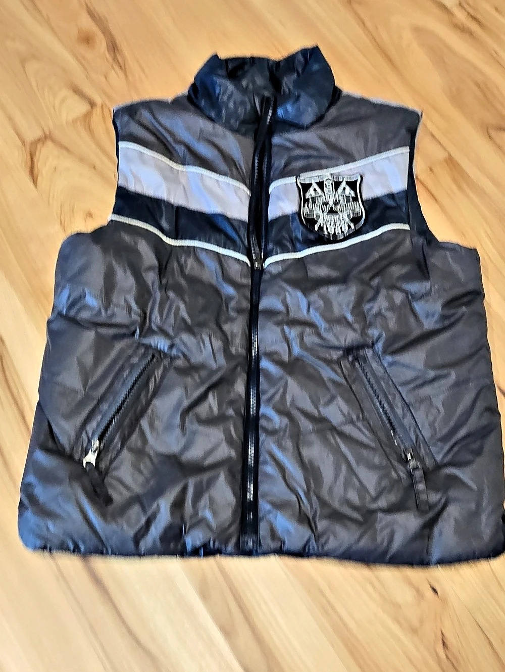 The Children's Place Boys 7/8 Reversible Medium Color Block Vest Black & Gray